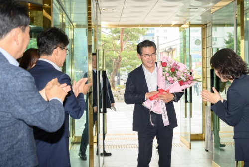 구민 선택 다시 받은 이기재 양천구청장, 재선 성공하며 곧바로 업무 복귀