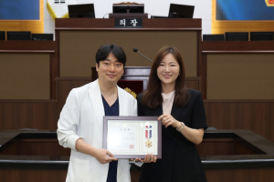 서울시의회 윤영희 의원, ‘친절한홍한의원 재택의료센터’ 의료진 12인에 의장표창 수여