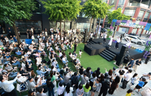 한강은 음악으로, 가로수길은 축제로…강남의 여름밤