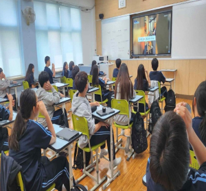 스마트폰 속 세상에서 길을 잃지 않도록…강서구, 중학생 `디지털 문해력` 키운다