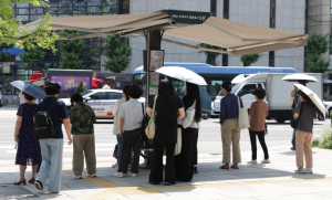뜨거운 햇빛 막고, 시원한 물안개 펼치고! 노원구, `역대급 폭염`에 시설확충·취약계층 보호 `투-트랙` 총력 대응