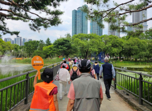 성동구, `기억을 찾는 숲` 개최... 초록빛 서울숲 걸으며 치매 극복