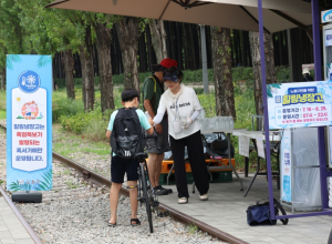 한여름, 안전을 위한 쉼표! 시원한 물 한 병으로 폭염 이겨내세요~노원구, 주요 산책로·하천변 18곳에서 `힐링냉장고` 운영
