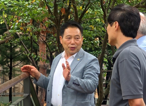 서울시 강북구의회 노윤상 부의장, 송천동부아파트 앞 녹지대 환경 개선… 주민 체육시설 마련에 ‘가교 역할’