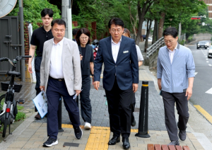 ˝매주 수요일은 보도 점검의 날˝ 성동구, 걷고 싶은 보행환경 만든다