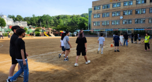 등굣길 운동장 걷고! 건강간식 먹고!...금천구, 초등생 건강습관 `쑥쑥`