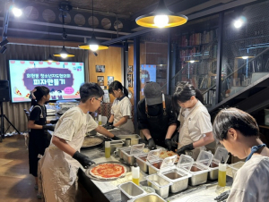 폭염 속 어르신 찾은 서울 중구 회현동 청소년들...˝맛있는 피자 드시고 건강하세요!˝