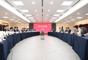 ˝골목경제·신공항 철도·경제자유구역˝…구미시, 도의원과 예산 확보 `맞손`