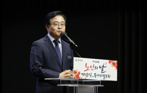 “어르신이 강서의 부모님” 진교훈 구청장, 노인의 날 행사 찾아 공경