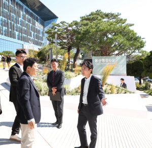용산구, 종합행정타운 급경사 보행로 개선…˝오르내리기 한결 편해졌다˝