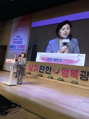 서울특별시의회 김영옥 의원, ‘100년의 삶’에 가치를 더하다··· 415명 장수기념패