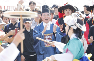 허준으로 변신한 진교훈 강서구청장, 갈라퍼레이드 펼쳐