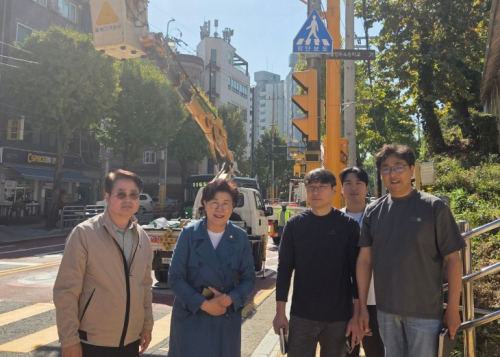 서울시 강북구의회 최미경 의원, 인수초 앞 어린이보호구역 단속카메라 재설치 현장 점검