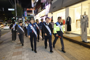 진교훈 강서구청장, 경찰·자율방범대와 까치산역 일대 합동 순찰